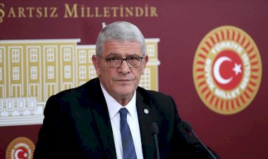 Dursun Müsavat DERVİŞOĞLU  27. Dönem İzmir Milletvekili