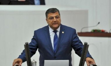Kamil Okyay SINDIR  27. Dönem İzmir Milletvekili