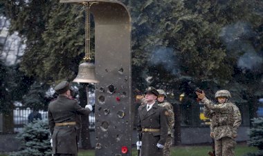 Ukrayna bugün Donetsk Havalimanı Savunucularını anıyor