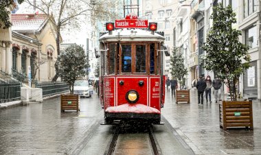 İBB EKİPLERİNDEN ONLARCA KAR MÜDAHALESİ