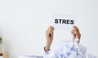 Stresi gidermek için su seslerine sahip yumuşak piyano - güzel rahatlatıcı müzik