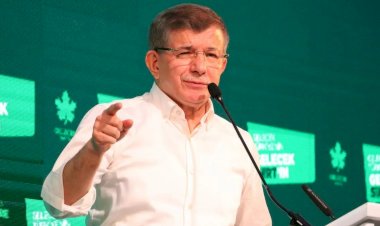 Davutoğlu'ndan dikkat çeken iddia: AK Parti'de liderlik yarışı başladı