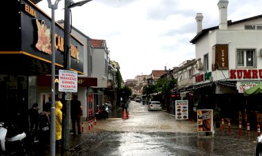 Çeşme çarşısının sel baskını sorununa köklü çözüm