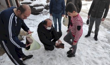 Şehitlerin emaneti olan çocukları üşümesin diye kışlık mont ve bot dağıttılar