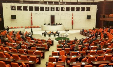 TBMM HDP'yi Kapatma Çağrıları ve CHP'ye Suçlamalarla Açıldı