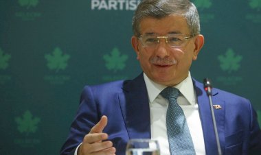 Davutoğlu: Erdoğan'ın başında kayyum yönetimi var