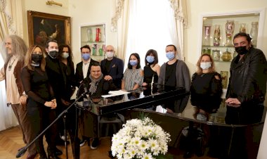 BARIŞ MANÇO ANISINA DÜZENLENEN KONSER EVİNİZE GELİYOR  