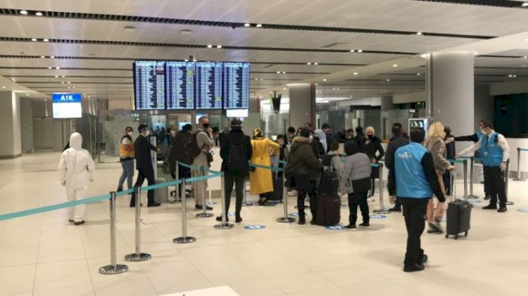 Sağlık Bakanı Koca: İngiltere'den gelen 15 kişide mutasyona uğramış koronavirüs tespit edildi