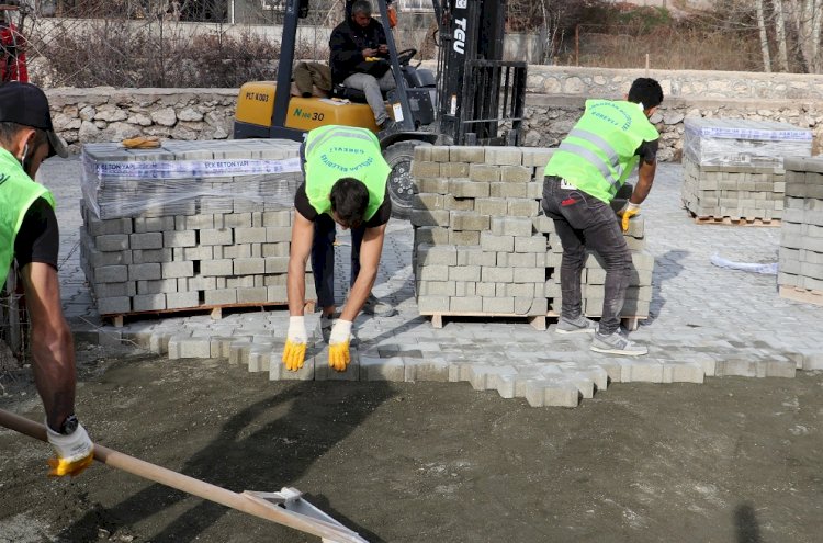 SOĞUCAK'TA YOLLAR KİLİT PARKE İLE KAPLANIYOR