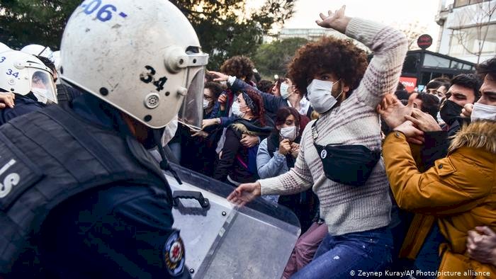 İstanbul’da gözaltına alınan öğrenciler neyle suçlanıyor?