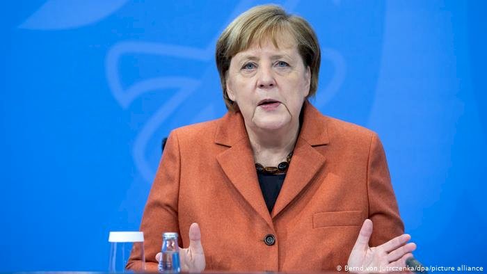 Merkel'den Trump'a demokrasi dersi