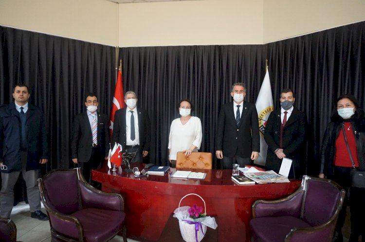DSP İzmir İl Başkanlığı İzmir Gazeteciler Cemiyeti Başkanı Misket Dikmen’i ziyaret etti.