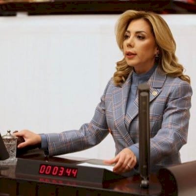 Demokrasilerin temel unsurlarından olan basın, düşünce, anlatım ve haber alma özgürlüğünün en etkili aracıdır.