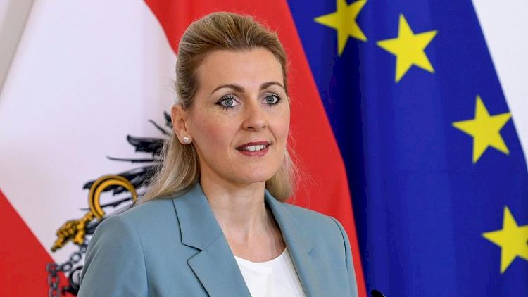 Avusturyalı bakan Aschbacher üniversite tezlerinde intihal yaptığı iddiası üzerine istifa etti