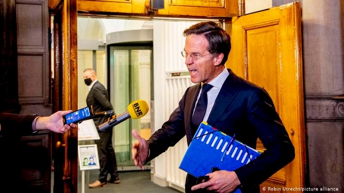 Hollanda’da hükümet dağıldı