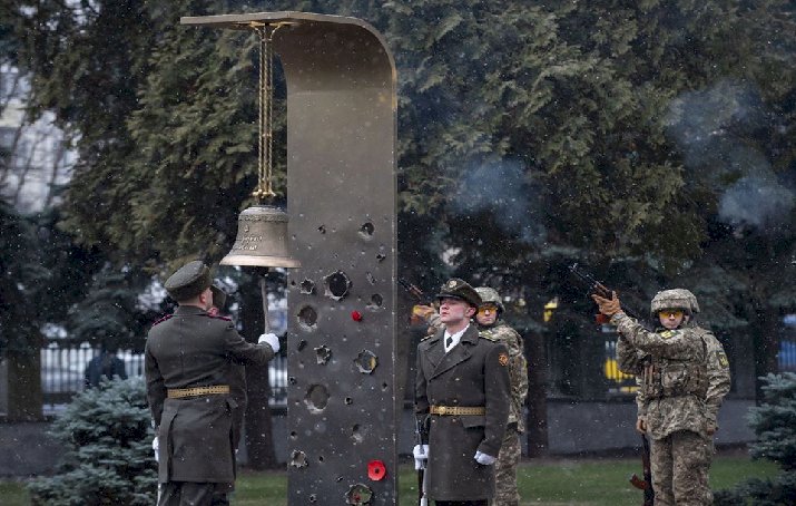 Ukrayna bugün Donetsk Havalimanı Savunucularını anıyor