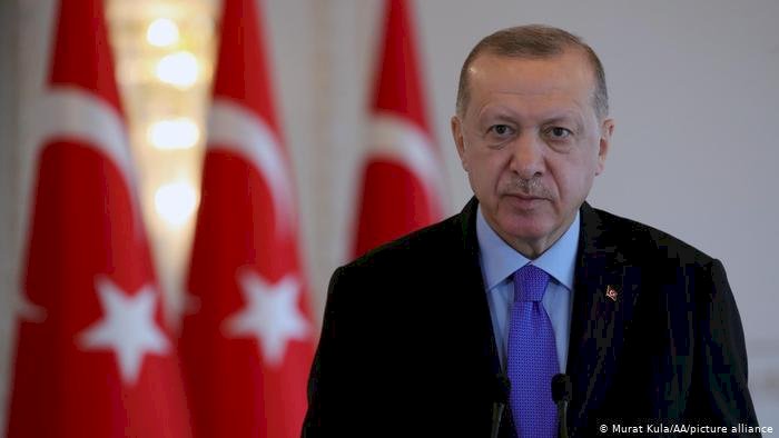 SZ: Etrafında dost aramak için Erdoğan'ın yeterli nedeni var
