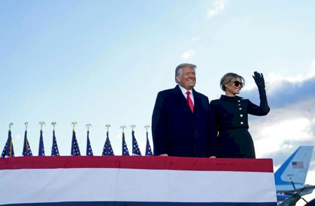 Trump, Beyaz Saray'dan son kez ayrıldı: 'Bir şekilde geri döneceğiz'