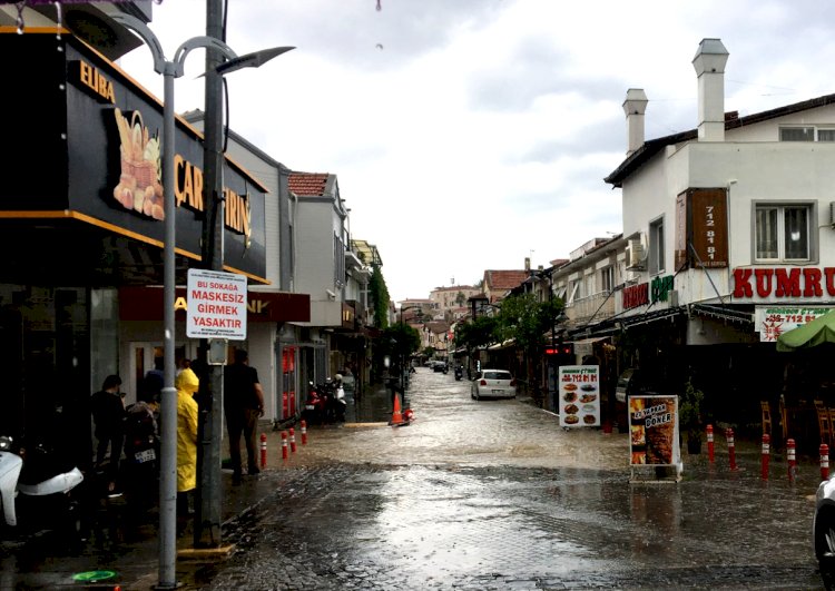 Çeşme çarşısının sel baskını sorununa köklü çözüm