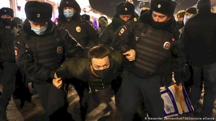 Moskova polisinden muhalif gösterilere sert müdahale sinyali