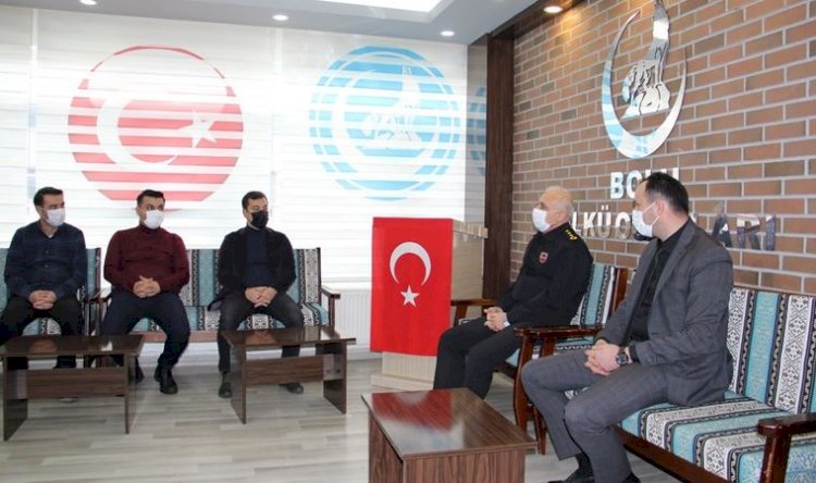 İl Jandarma Komutanı Ülkü Ocakları'nda: 'Hasbihal' edildi, hediye verildi