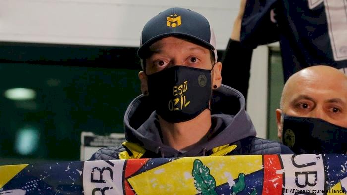 Özil: Almanya'ya dönme ihtimali yok