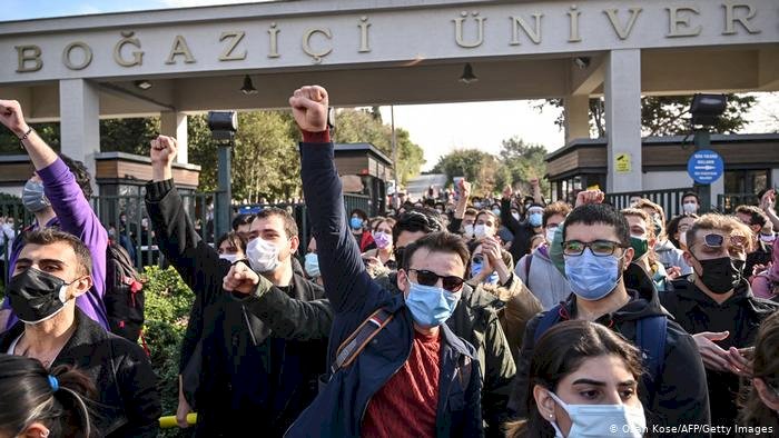 Üniversiteliler Anlatıyor: Siyaset öğrencisiyim, kendimi derste bile ifade edemiyorum