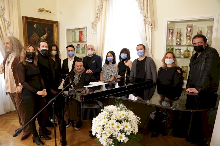 BARIŞ MANÇO ANISINA DÜZENLENEN KONSER EVİNİZE GELİYOR  