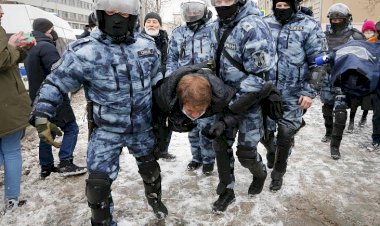 Rusya'da protestolar: Navalny'ın eşi de dahil yaklaşık 5 bin kişiye gözaltı