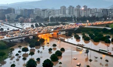 İki kişi hayatını kaybetti! Korkutan uyarı: Felaket yaşanıyor, evden çıkmayın