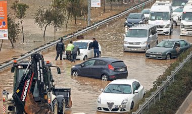 SEL VE SU BASKINLARINDA ARAÇ İÇİNDEKİLER NASIL DAVRANMALI? 