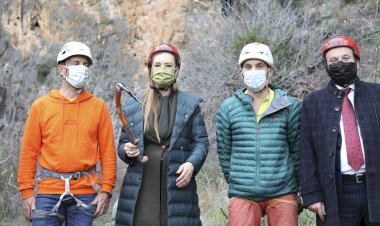 İzmir'den Çakabey ismi silinirken, Fransız Dağcının Rotasına Çakabey adını verildi