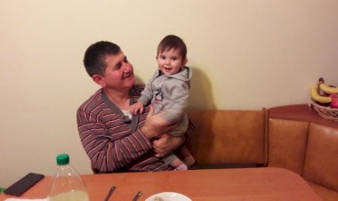 Yusuf İnan Ukrayna Mykolaiv  Elif ve Ayşe ile fotoğraflar