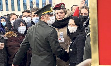 Şehit eşlere bordo bereyle veda