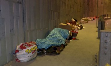 SOKAKTA KALAN VATANDAŞLARA İBB ELİNİ ÜZATTI