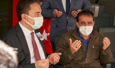Babacan’dan şehit ailesine taziye ziyareti