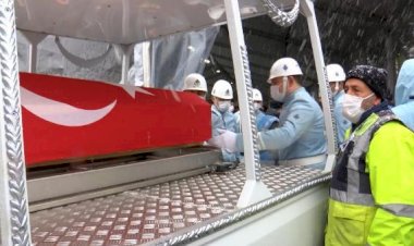 CHP'den ezber bozan tören