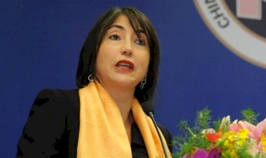 Bakan halktan önce aşılandı diye istifa etti