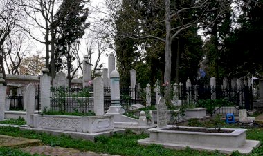 Fatih Cami Haziresi'ne kimler defnedildi