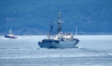 Rus savaş gemisi Çanakkale Boğazı'ndan geçti