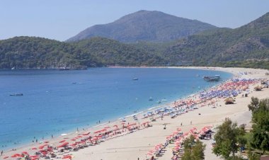 İngilizler tatil için kısıtlamaların kalkmasını bekliyor