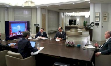Hande Fırat: Erdoğan’ın hem kabinede hem de parti yönetiminde bazı değişikliklere gideceği konuşuluyor