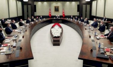 AKP kulislerinde parti yönetimi ve kabine değişikliği ile ilgili hangi senaryolar konuşuluyor?