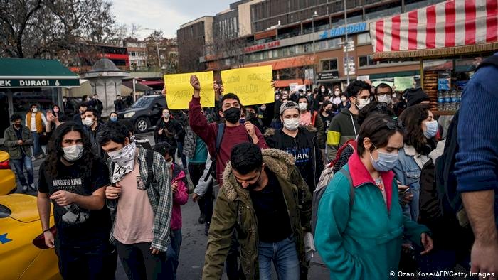 Boğaziçi'nde 'direniş nöbeti'ne polis müdahalesi
