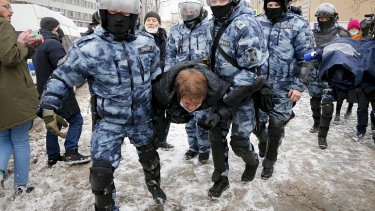 Rusya'da protestolar: Navalny'ın eşi de dahil yaklaşık 5 bin kişiye gözaltı