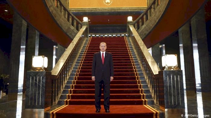 İktidarla muhalefetin "yeni anayasa" polemiği