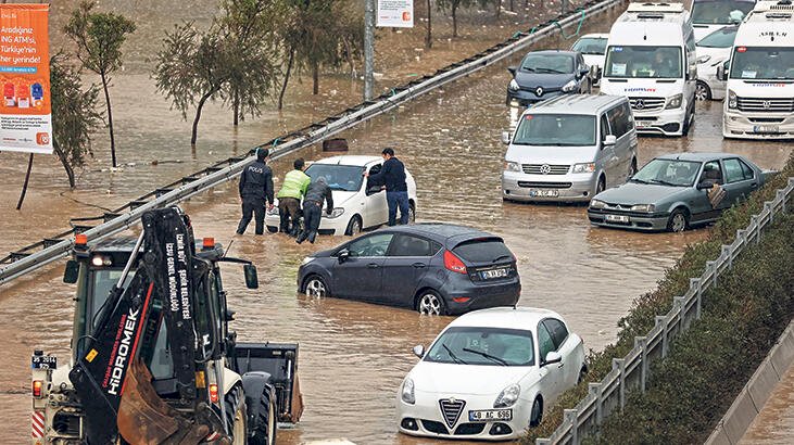SEL VE SU BASKINLARINDA ARAÇ İÇİNDEKİLER NASIL DAVRANMALI? 
