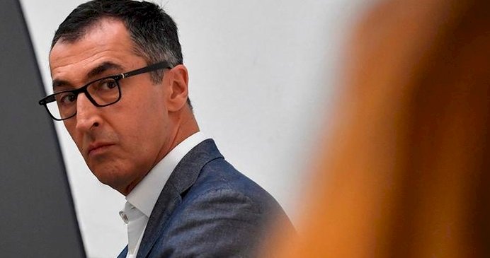 Özdemir'den Berlin'in Türkiye politikasına sert eleştiri