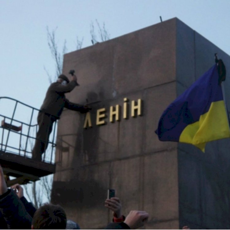 Yusuf İnan Ukrayna Nikolaev Lenin Heykeli yıkılmadan önce!