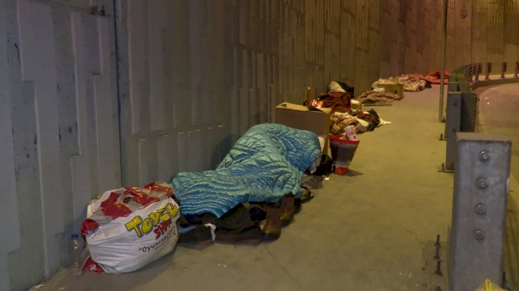 SOKAKTA KALAN VATANDAŞLARA İBB ELİNİ ÜZATTI